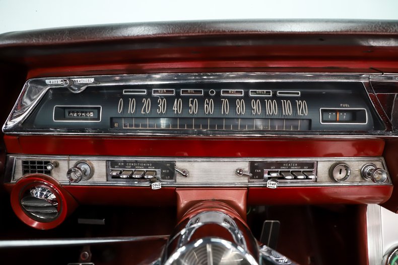 Oldsmobile-Starfire-1962-Provincial-White-Red-22