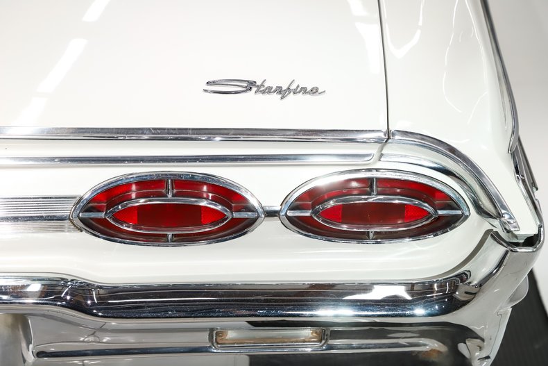 Oldsmobile-Starfire-1962-Provincial-White-Red-23
