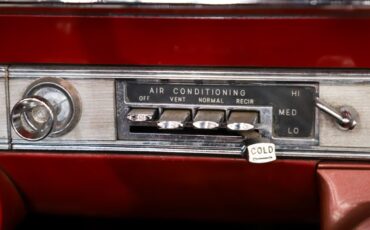 Oldsmobile-Starfire-1962-Provincial-White-Red-24