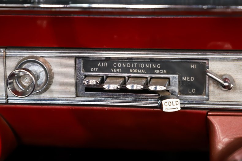 Oldsmobile-Starfire-1962-Provincial-White-Red-24
