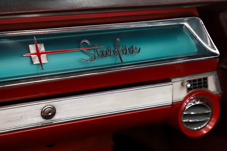 Oldsmobile-Starfire-1962-Provincial-White-Red-31