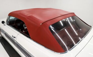 Oldsmobile-Starfire-1962-Provincial-White-Red-37
