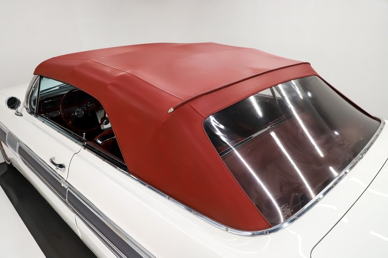 Oldsmobile-Starfire-1962-Provincial-White-Red-37