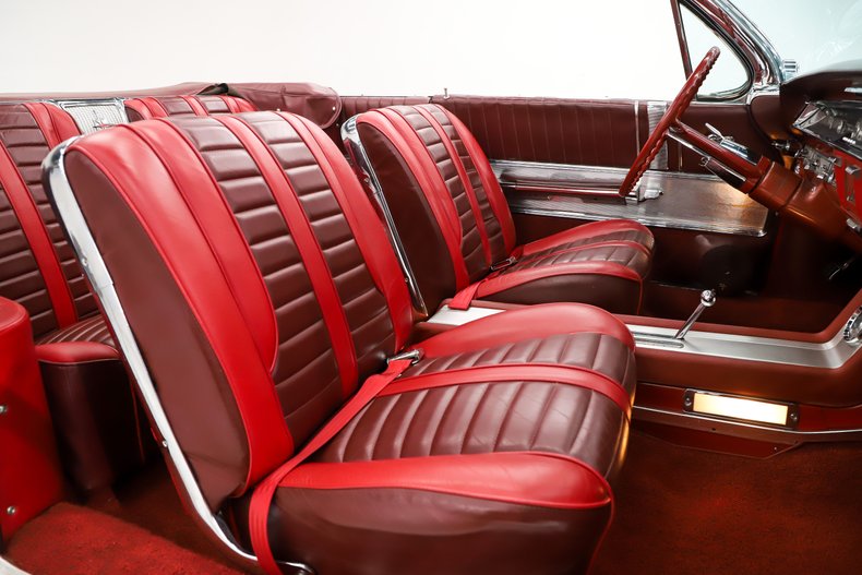Oldsmobile-Starfire-1962-Provincial-White-Red-41
