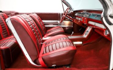 Oldsmobile-Starfire-1962-Provincial-White-Red-47