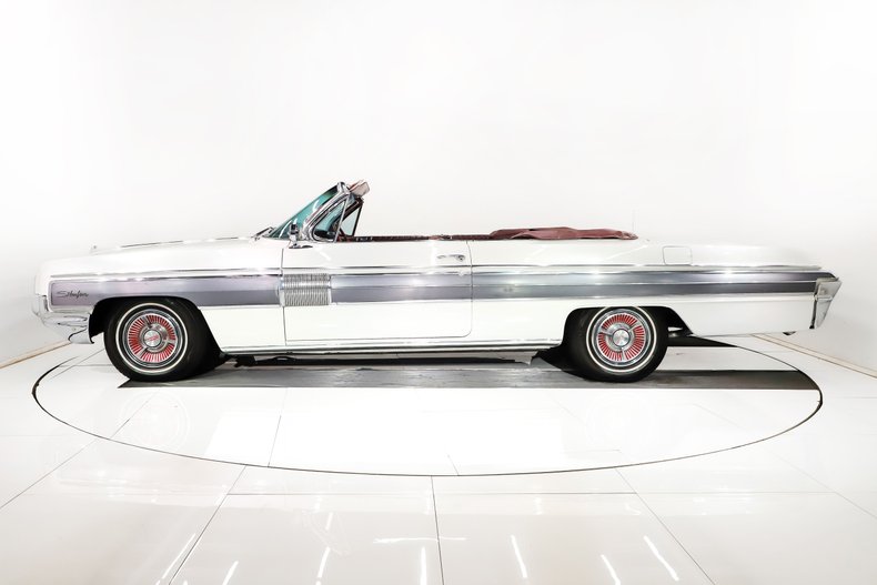Oldsmobile-Starfire-1962-Provincial-White-Red-48