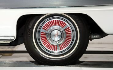 Oldsmobile-Starfire-1962-Provincial-White-Red-49