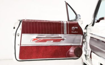 Oldsmobile-Starfire-1962-Provincial-White-Red-5