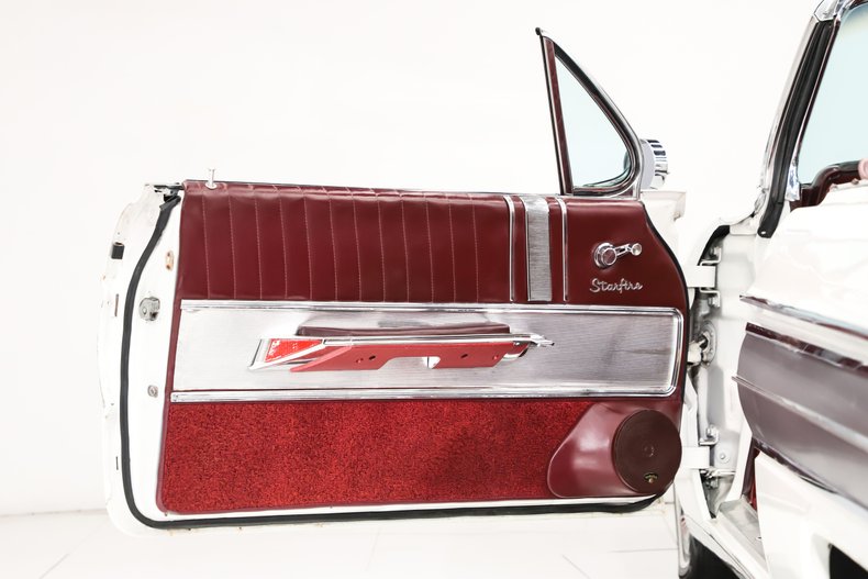 Oldsmobile-Starfire-1962-Provincial-White-Red-5