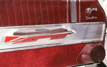 Oldsmobile-Starfire-1962-Provincial-White-Red-6