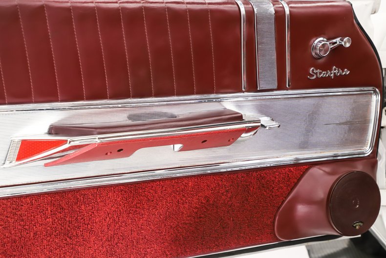 Oldsmobile-Starfire-1962-Provincial-White-Red-6