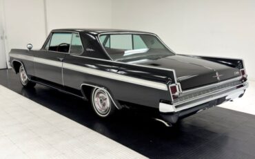 Oldsmobile-Starfire-1963-Ebony-Black-Red-2