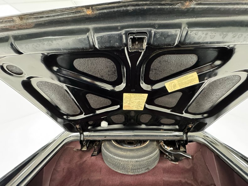 Oldsmobile-Starfire-1963-Ebony-Black-Red-44