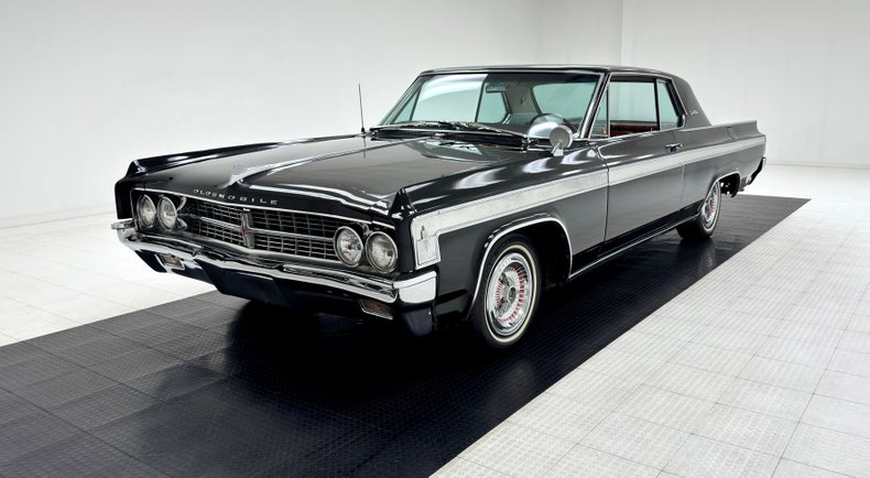 Oldsmobile-Starfire-1963-Ebony-Black-Red