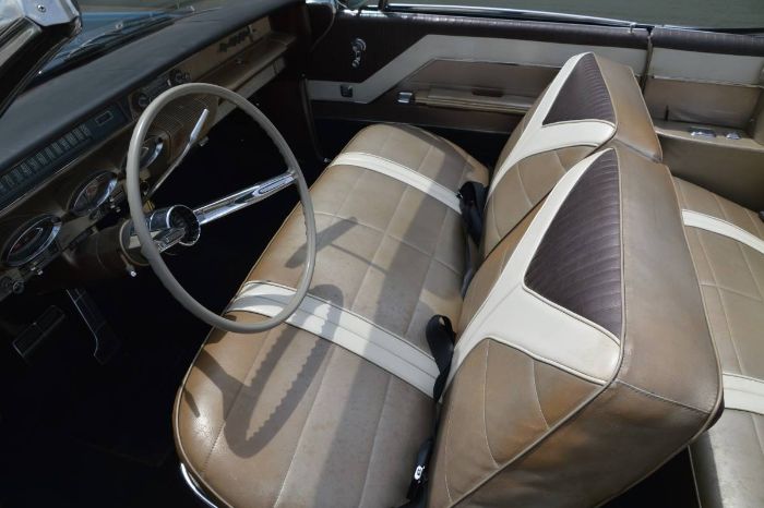 Oldsmobile-Super-88-1961-BlueWhite-top-Tri-Color-Vinyl-18
