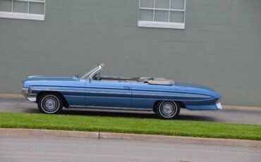 Oldsmobile-Super-88-1961-BlueWhite-top-Tri-Color-Vinyl-23