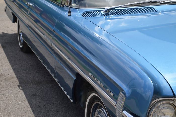 Oldsmobile-Super-88-1961-BlueWhite-top-Tri-Color-Vinyl-7