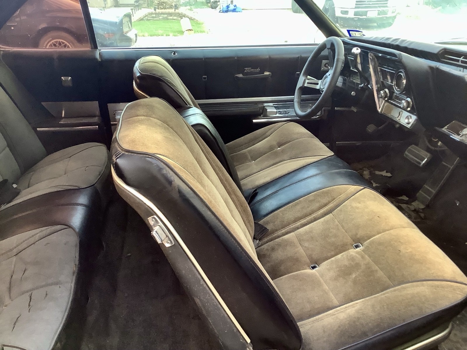 Oldsmobile-Toronado-1967-18