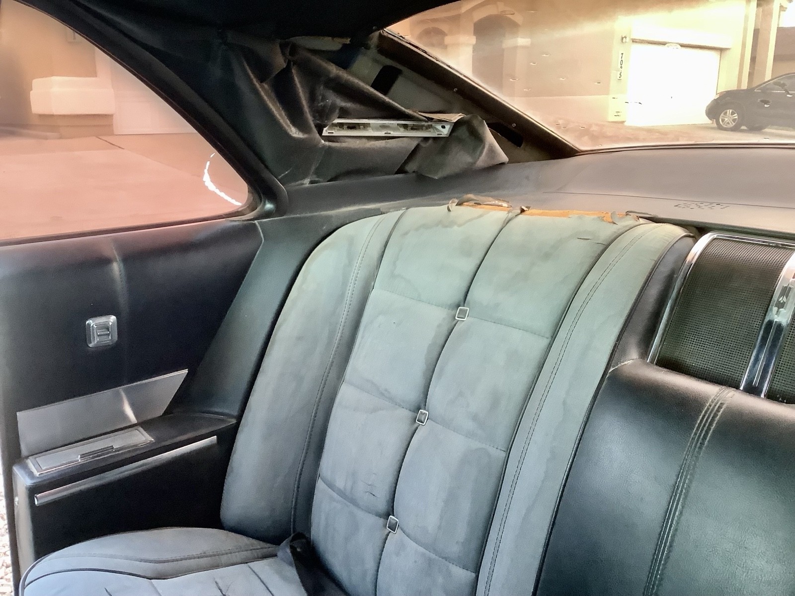 Oldsmobile-Toronado-1967-25