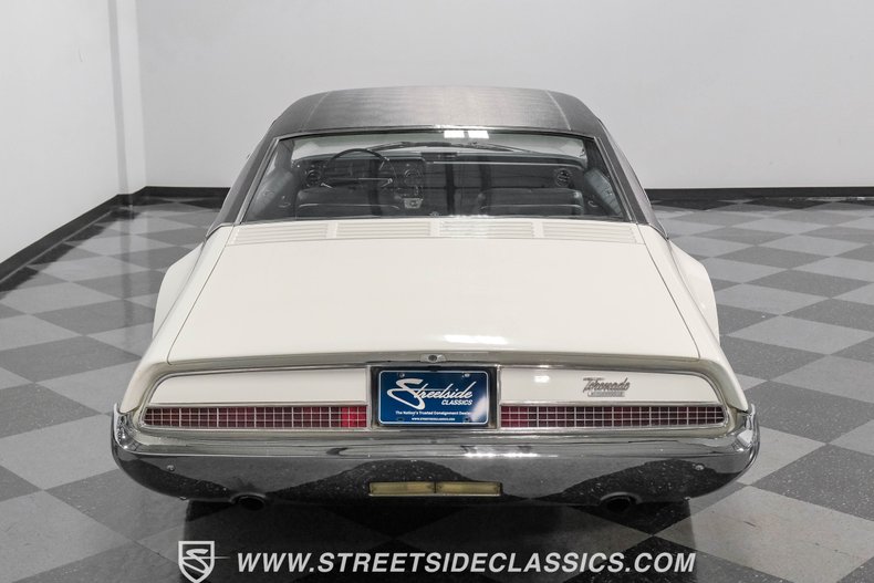 Oldsmobile-Toronado-1967-Provincial-White-Blue-11