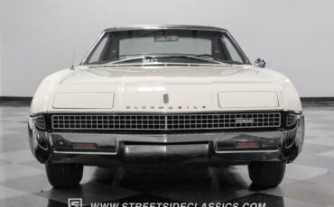 Oldsmobile-Toronado-1967-Provincial-White-Blue-13
