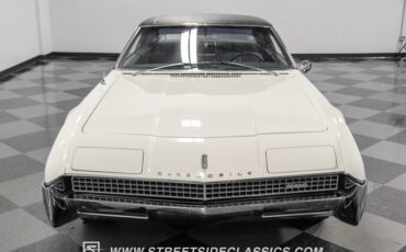 Oldsmobile-Toronado-1967-Provincial-White-Blue-14