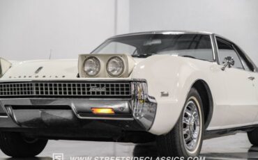 Oldsmobile-Toronado-1967-Provincial-White-Blue-15