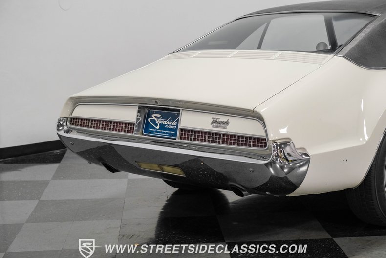 Oldsmobile-Toronado-1967-Provincial-White-Blue-16
