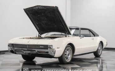 Oldsmobile-Toronado-1967-Provincial-White-Blue-19