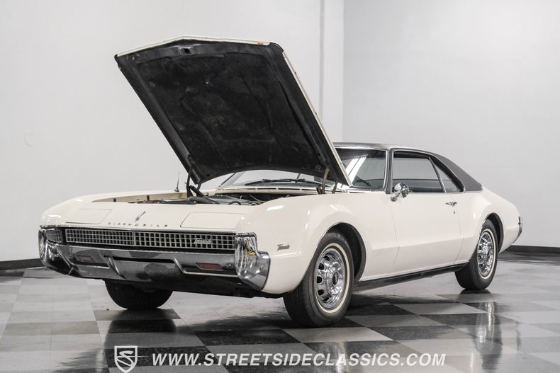 Oldsmobile-Toronado-1967-Provincial-White-Blue-19