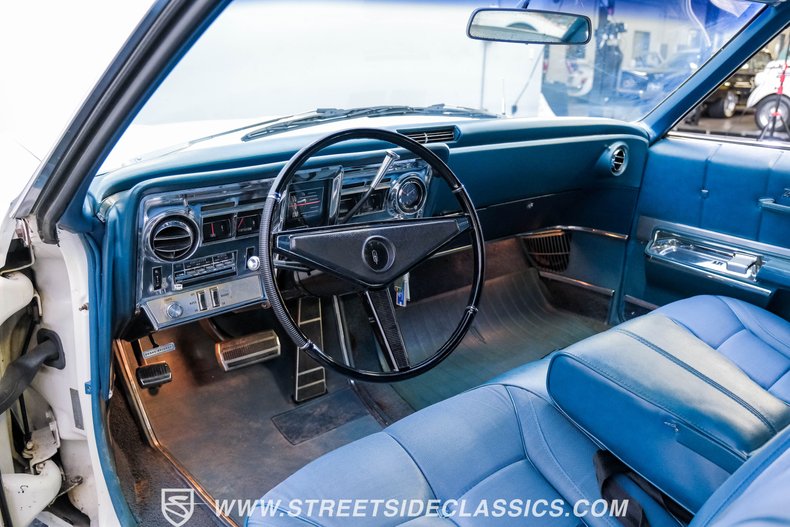 Oldsmobile-Toronado-1967-Provincial-White-Blue-2