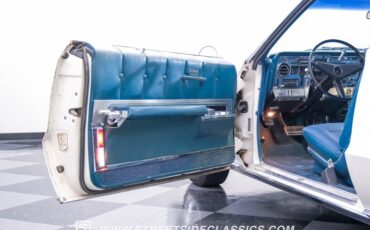 Oldsmobile-Toronado-1967-Provincial-White-Blue-21