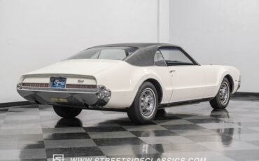 Oldsmobile-Toronado-1967-Provincial-White-Blue-22
