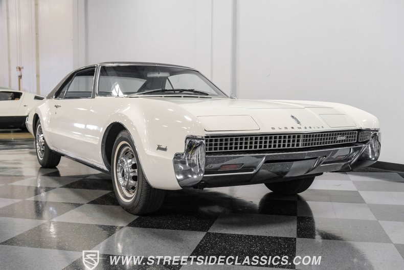 Oldsmobile-Toronado-1967-Provincial-White-Blue-29