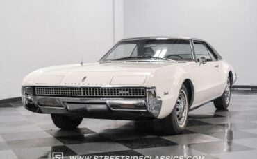 Oldsmobile-Toronado-1967-Provincial-White-Blue-3