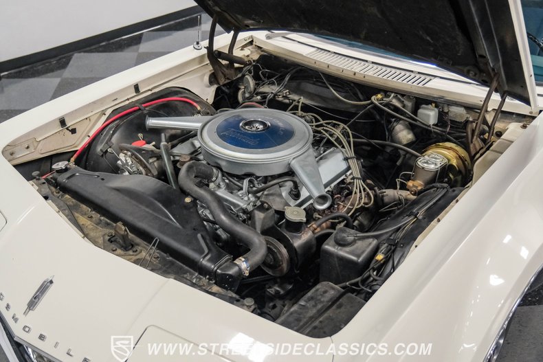 Oldsmobile-Toronado-1967-Provincial-White-Blue-30