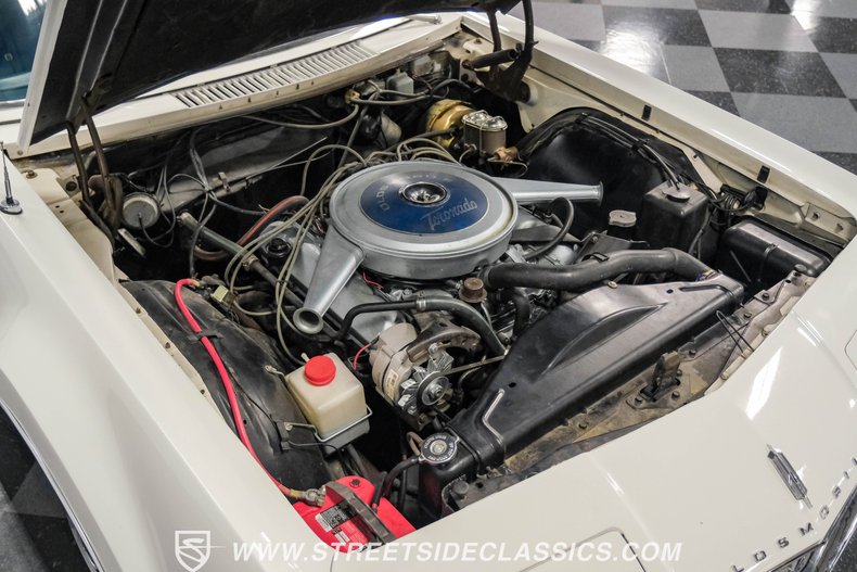 Oldsmobile-Toronado-1967-Provincial-White-Blue-31