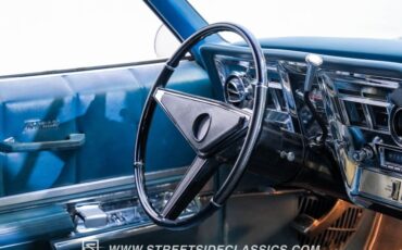 Oldsmobile-Toronado-1967-Provincial-White-Blue-35