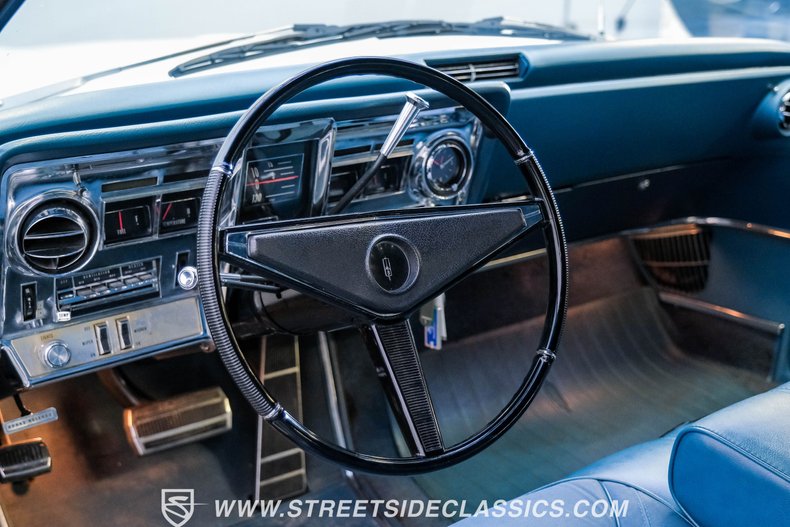 Oldsmobile-Toronado-1967-Provincial-White-Blue-36