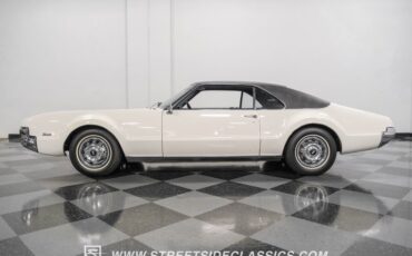 Oldsmobile-Toronado-1967-Provincial-White-Blue