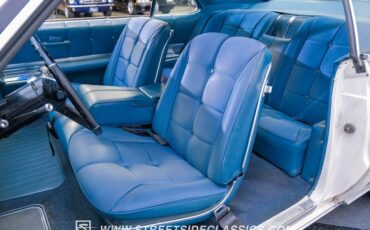 Oldsmobile-Toronado-1967-Provincial-White-Blue-43