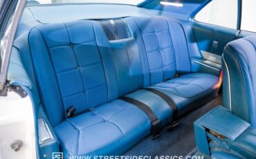 Oldsmobile-Toronado-1967-Provincial-White-Blue-45