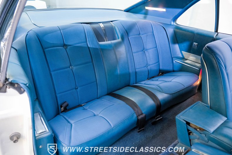 Oldsmobile-Toronado-1967-Provincial-White-Blue-45