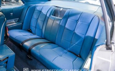 Oldsmobile-Toronado-1967-Provincial-White-Blue-46
