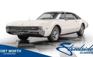 Oldsmobile-Toronado-1967-Provincial-White-Blue-47