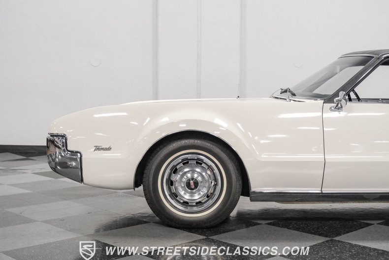 Oldsmobile-Toronado-1967-Provincial-White-Blue-5