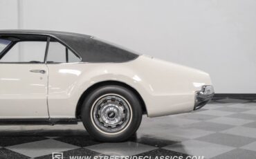Oldsmobile-Toronado-1967-Provincial-White-Blue-6