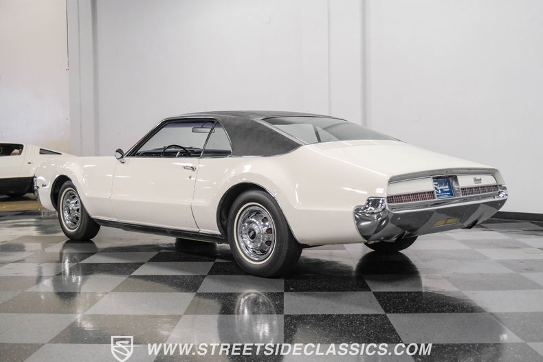 Oldsmobile-Toronado-1967-Provincial-White-Blue-7