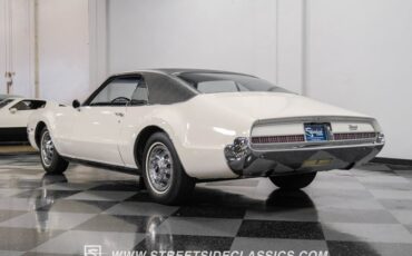 Oldsmobile-Toronado-1967-Provincial-White-Blue-8