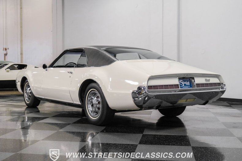 Oldsmobile-Toronado-1967-Provincial-White-Blue-8